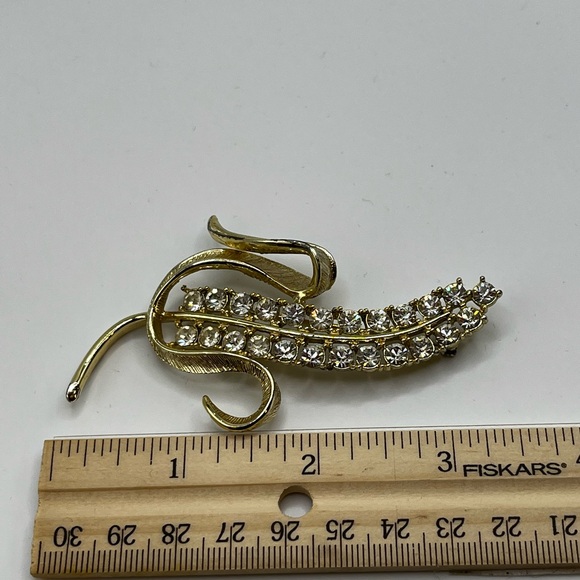 Vintage 1960’s Sarah Coventry radiance  brooch pin gold tone rhinestones - Picture 4 of 12